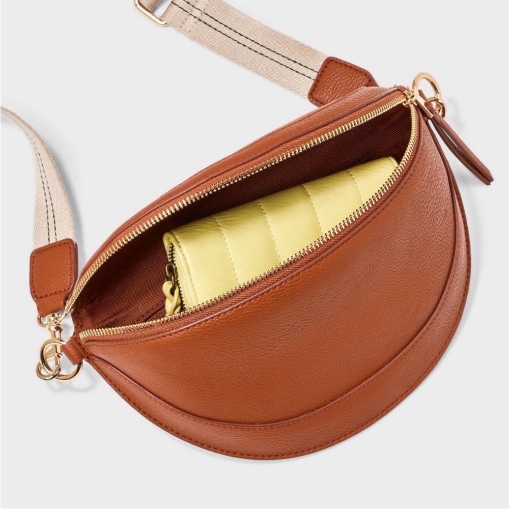 NWT Crossbody Brown Semi-Circle Bag W/ Tan Strap - Picture 4 of 8